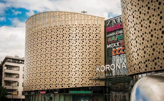 商场或者机场休息室中医展示场景示意图